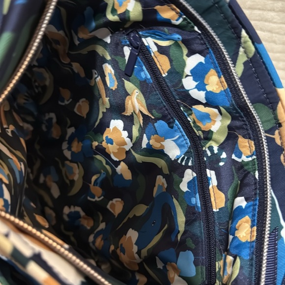 Vera Bradley Floral Patterned Crossbody Bag NWOT - Picture 5 of 14
